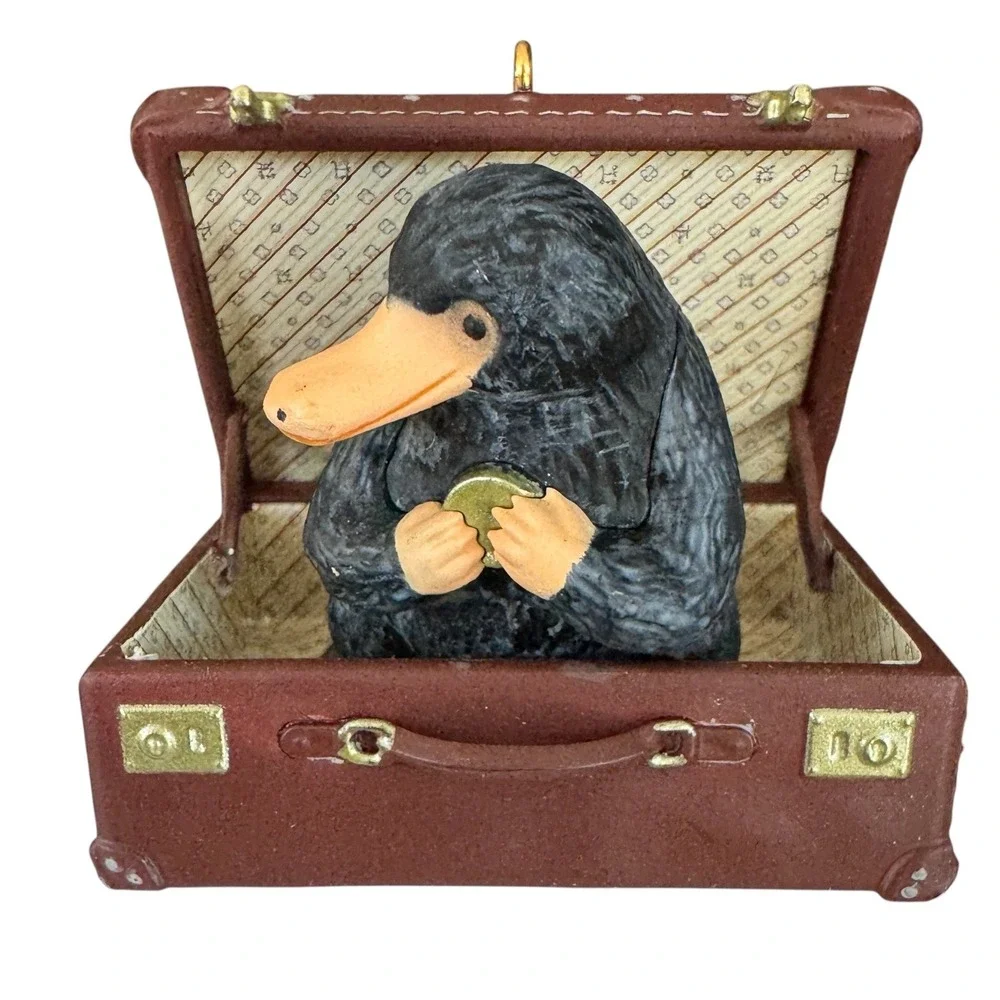 Hallmark Keepsake 2018 Fantastic Beasts Newt Scamander Niffler Ornament